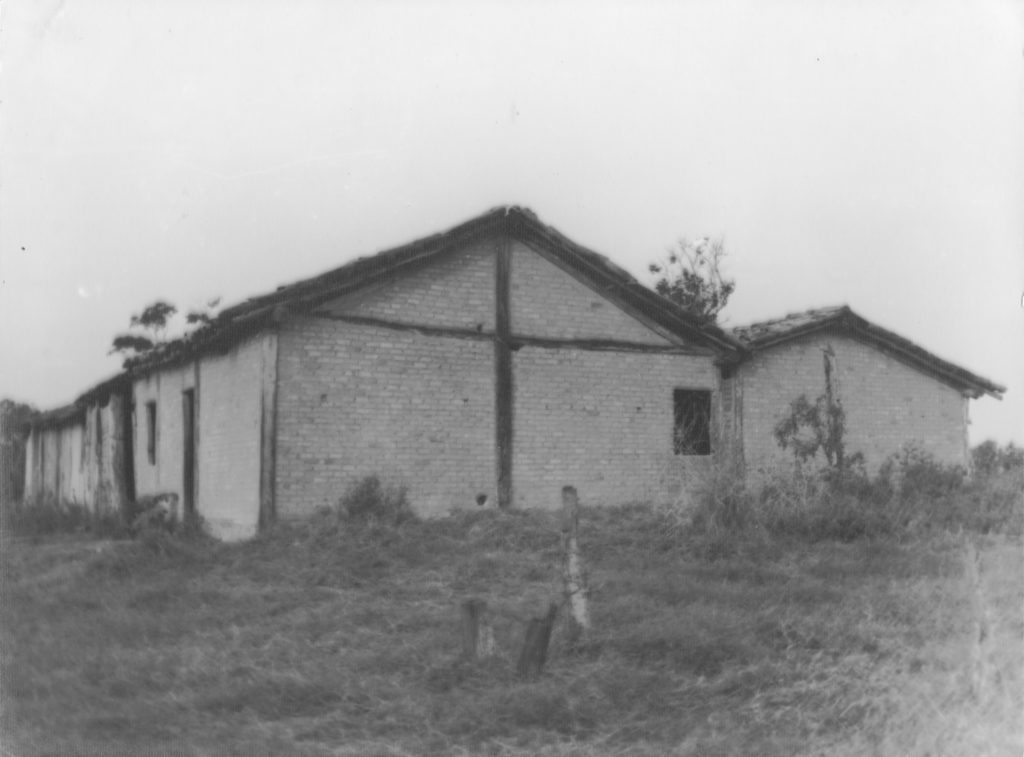 Pau Rachado - Engenho de Farinha em ruínas (vista lateral)